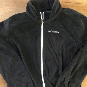 Black Columbia fleece. Jacket is in excellent condition. No wearing or holes